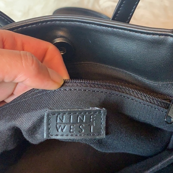 Nine West black leather medium size shoulder/sling bag - Picture 11 of 15